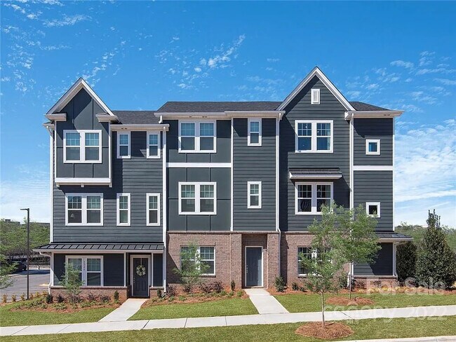Room in Townhome on Millennium Ave in Charlotte, NC - Building Photo - Building Photo