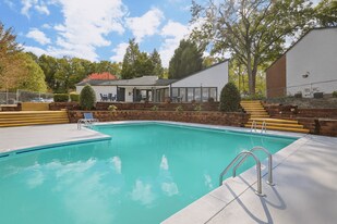 Creekside Canopy in Charlotte, NC - Building Photo