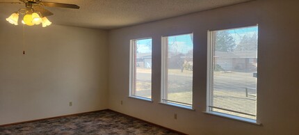 201 Kansas Dr in Portales, NM - Building Photo - Building Photo