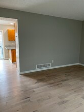 1229 Crossbrook Blvd in Galloway, OH - Foto de edificio - Building Photo