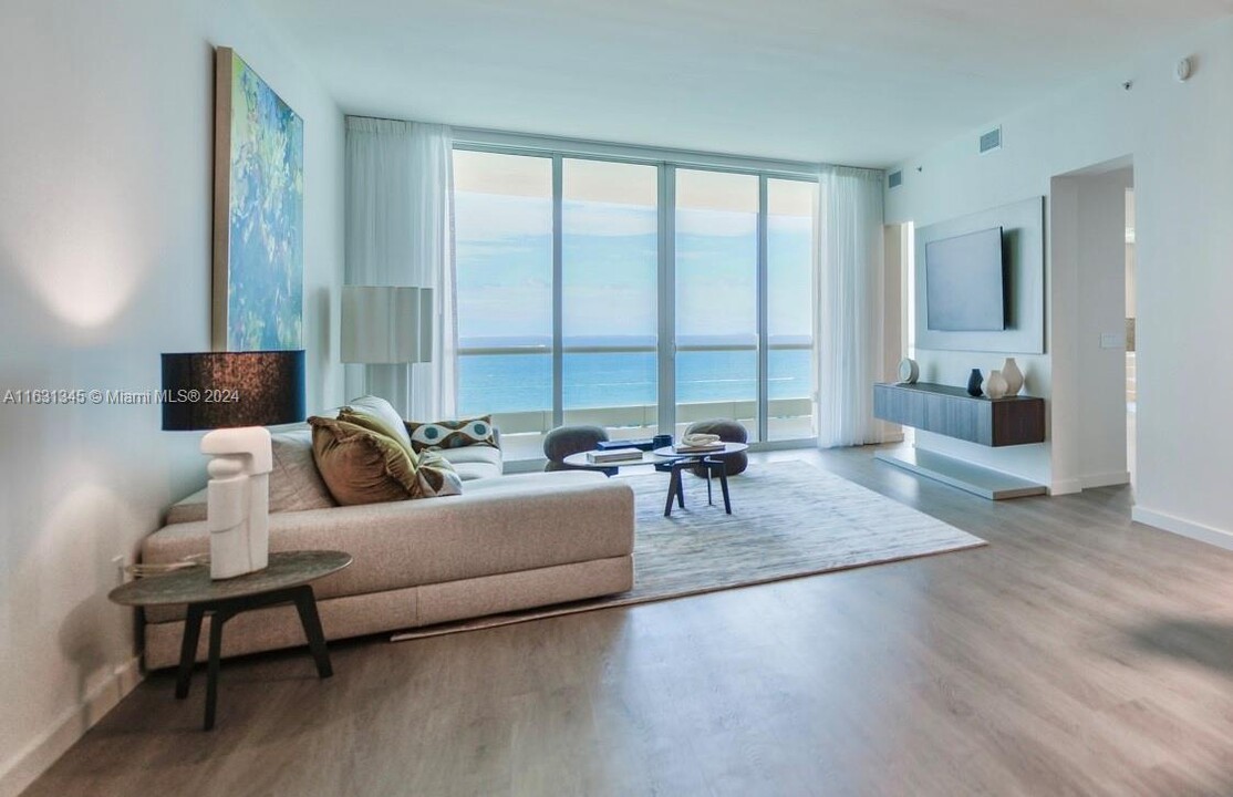 16051 Collins Ave in Sunny Isles Beach, FL - Foto de edificio