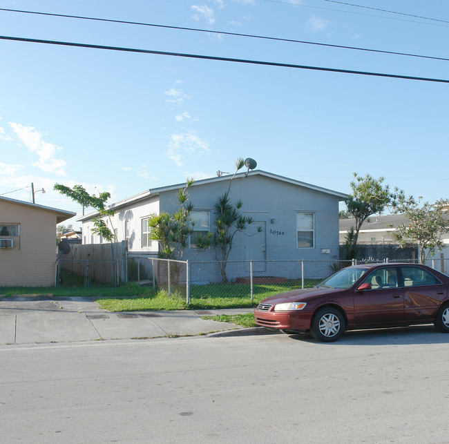 10760 SW 7th St in Miami, FL - Foto de edificio - Building Photo