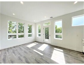 302 Broadway-Unit -13 in Everett, MA - Building Photo - Building Photo