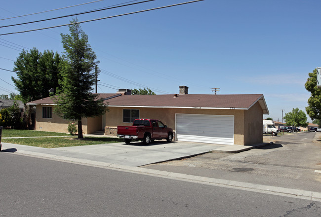 225 S Abbie St in Empire, CA - Foto de edificio - Building Photo