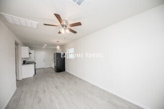 5040 Mallow St, Unit A in Houston, TX - Building Photo - Building Photo