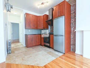 433 W 46th St in New York, NY - Building Photo - Building Photo