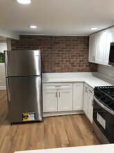 3743 N Sawyer Ave, Unit G in Chicago, IL - Building Photo - Building Photo