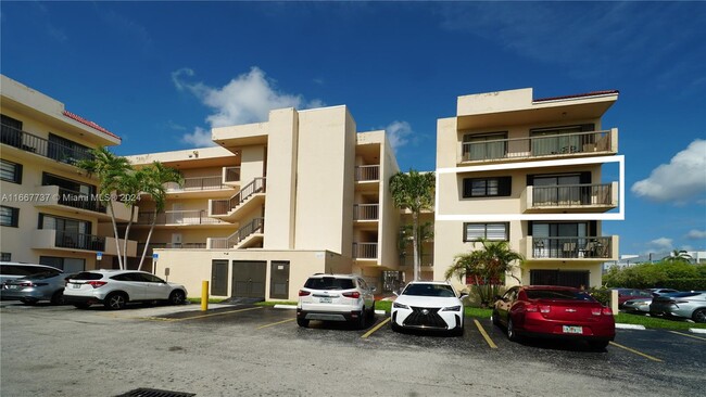 995 SW 84th Ave in Miami, FL - Foto de edificio - Building Photo