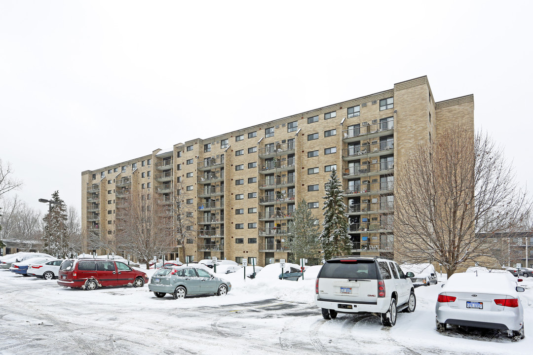 Solberg Tower in Madison Heights, MI - Building Photo