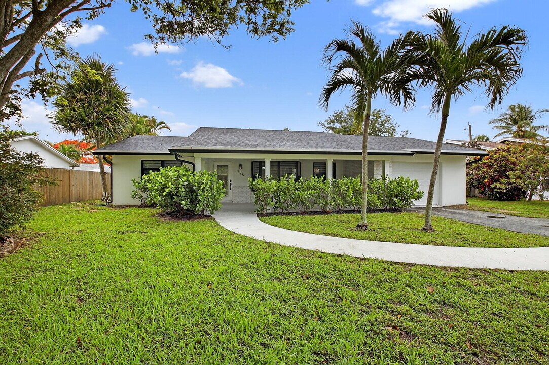 725 Heron Dr in Delray Beach, FL - Building Photo