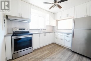 9 Mississauga Rd N in Mississauga, ON - Building Photo