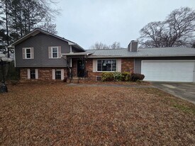 2202 Southland Dr in Anniston, AL - Building Photo