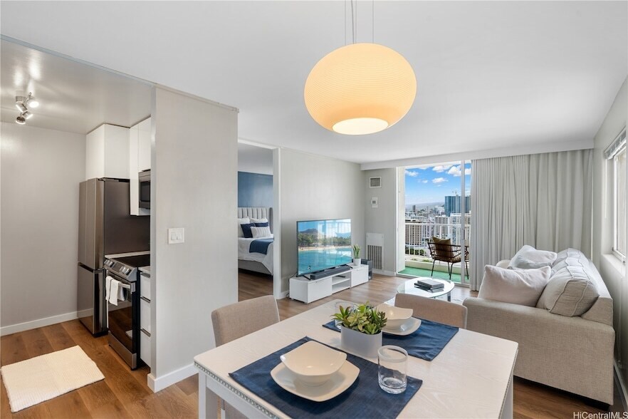 400 Hobron Ln in Honolulu, HI - Building Photo