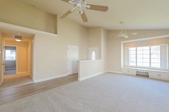 105 Furber Ln in Cloverdale, CA - Building Photo - Building Photo