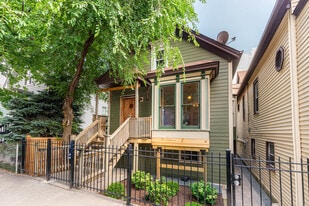 2735 W St Georges Ct in Chicago, IL - Building Photo