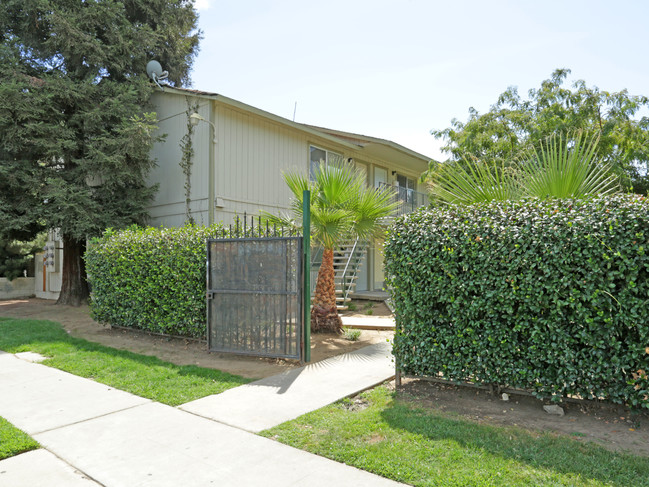 4422 E Sierra Madre Ave in Fresno, CA - Building Photo - Building Photo