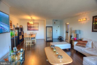 309 Yoakum Pkwy-Unit -1212 in Alexandria, VA - Building Photo - Building Photo