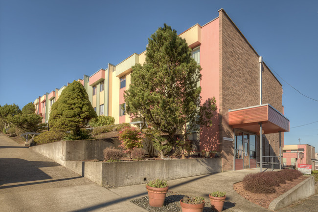 Illahee Apartments in Astoria, OR - Building Photo - Other