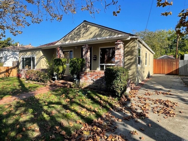 720 Oakwood Ave in Vallejo, CA - Foto de edificio - Building Photo