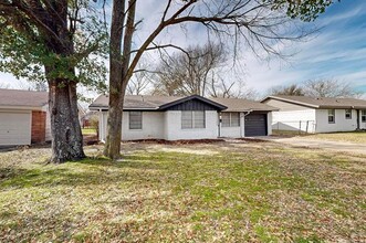 1208 S Benton St in Corsicana, TX - Building Photo - Building Photo