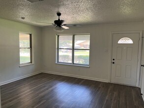 1113 Chester St in Cleburne, TX - Building Photo - Building Photo