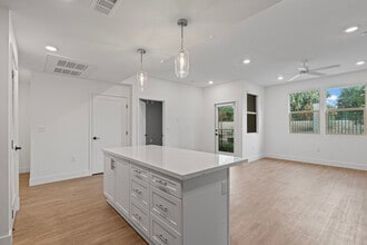 Cierra Apartment Homes in Whittier, CA - Foto de edificio - Building Photo