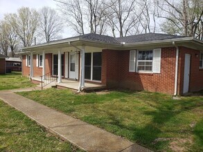 207 N Mulberry St in Cornersville, TN - Building Photo - Building Photo