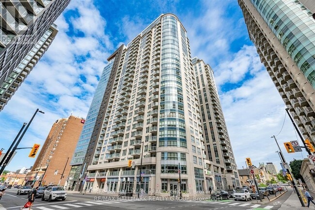 property at 242-PH1-2242 Rideau St