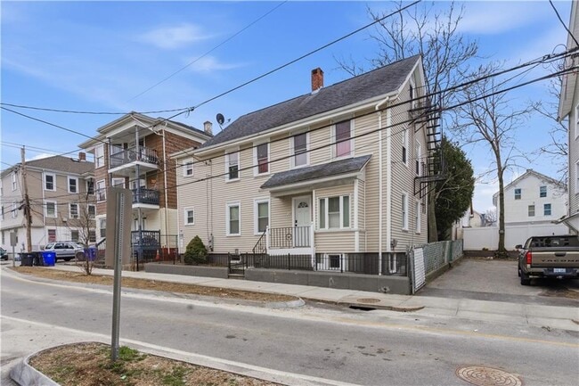 92 Sylvian St in Central Falls, RI - Building Photo - Building Photo