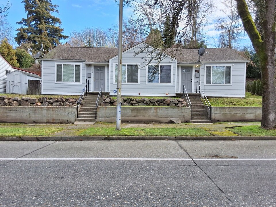 210 Martin Luther King Jr Way in Seattle, WA - Building Photo