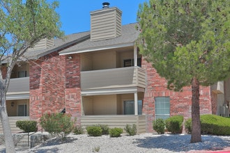 Chimneys in El Paso, TX - Foto de edificio - Building Photo