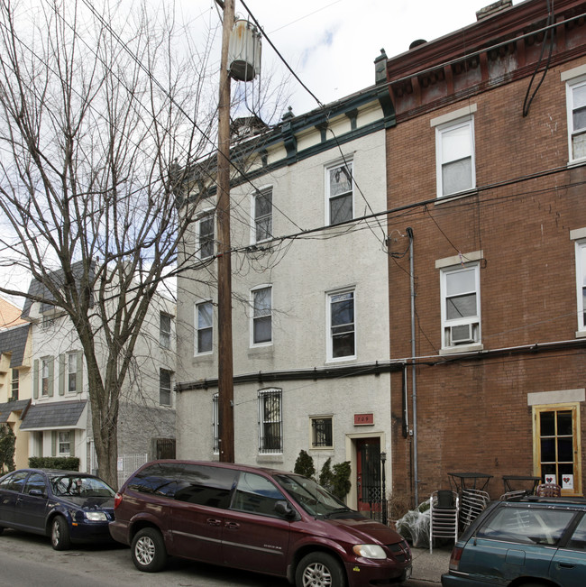 709 N 24th St in Philadelphia, PA - Foto de edificio - Building Photo