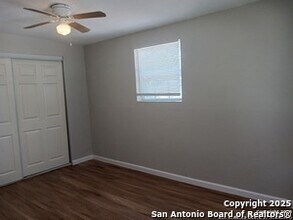 835 Grosvenor St in San Antonio, TX - Building Photo - Building Photo