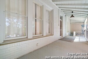 142 W San Antonio St in New Braunfels, TX - Building Photo - Building Photo
