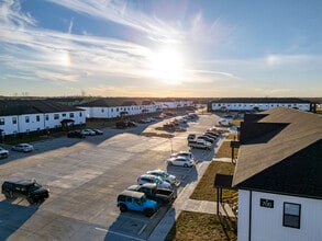 Vista On The Park: Inspired Living in Wright City, MO - Foto de edificio - Building Photo