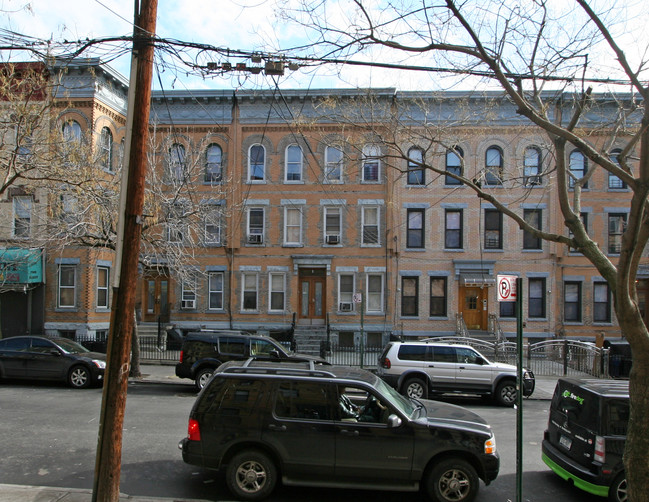 438 Bleeker St in Brooklyn, NY - Building Photo - Building Photo