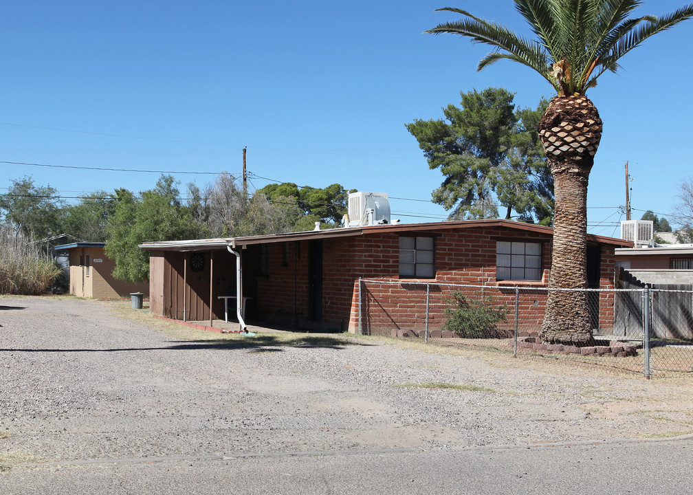 2201-2207 N Isabel Blvd in Tucson, AZ - Foto de edificio