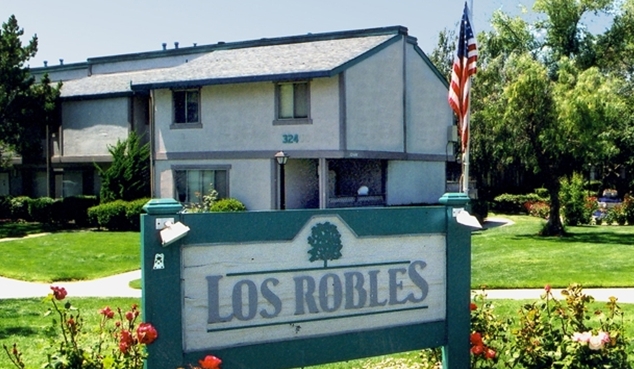 Los Robles in Union City, CA - Building Photo