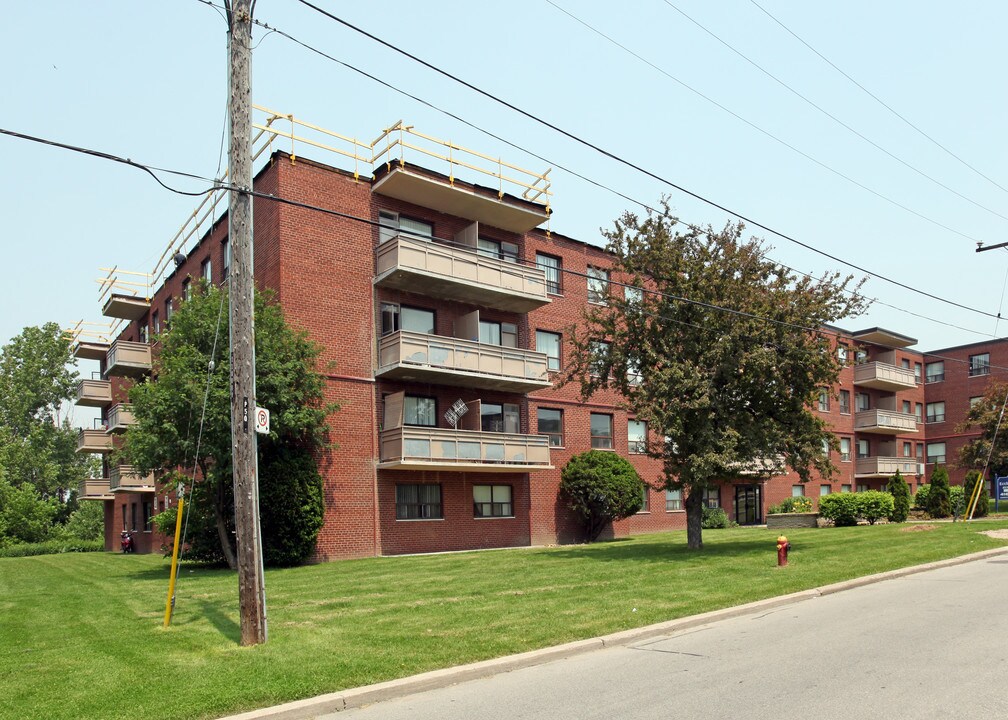 Eccleston Terrace in Toronto, ON - Building Photo