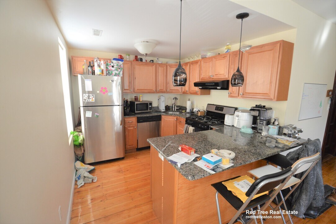 5 Smythe St, Unit 2 in Brookline, MA - Foto de edificio