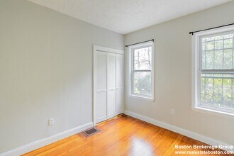 17 Cawfield St, Unit 1 in Boston, MA - Building Photo - Building Photo