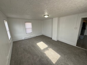129 Foster St, Unit 2 in Old Forge, PA - Building Photo - Building Photo
