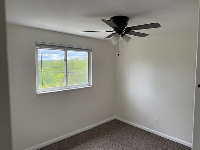 3548 Brinway Dr in West Mifflin, PA - Building Photo - Building Photo