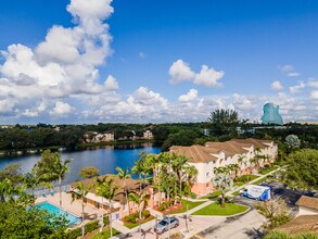 Lakewood at Emerald Hills in Hollywood, FL - Building Photo - Building Photo