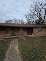 218 Sequoyah Way in Russellville, AR - Building Photo