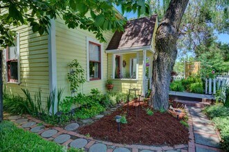 345 N 5th St in Jacksonville, OR - Building Photo - Building Photo