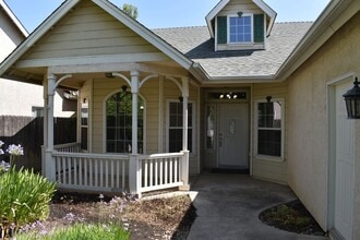 1785 E Turnberry Ave in Fresno, CA - Building Photo - Building Photo