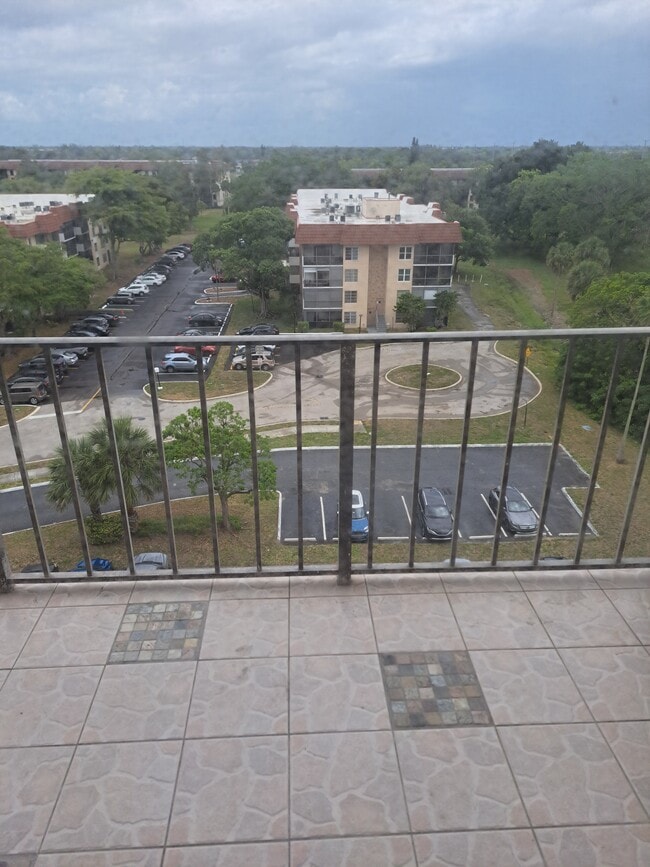 4164 Inverrary Dr, Unit 803 in Lauderhill, FL - Building Photo - Building Photo