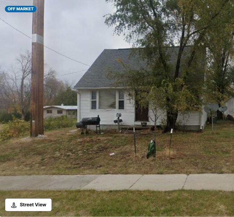 1658 32nd St NE in Cedar Rapids, IA - Building Photo