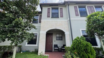 3318 W 106th Terrace in Hialeah, FL - Building Photo